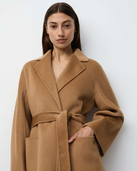 THE CLASSIC COAT - CAMEL – THE CURATED