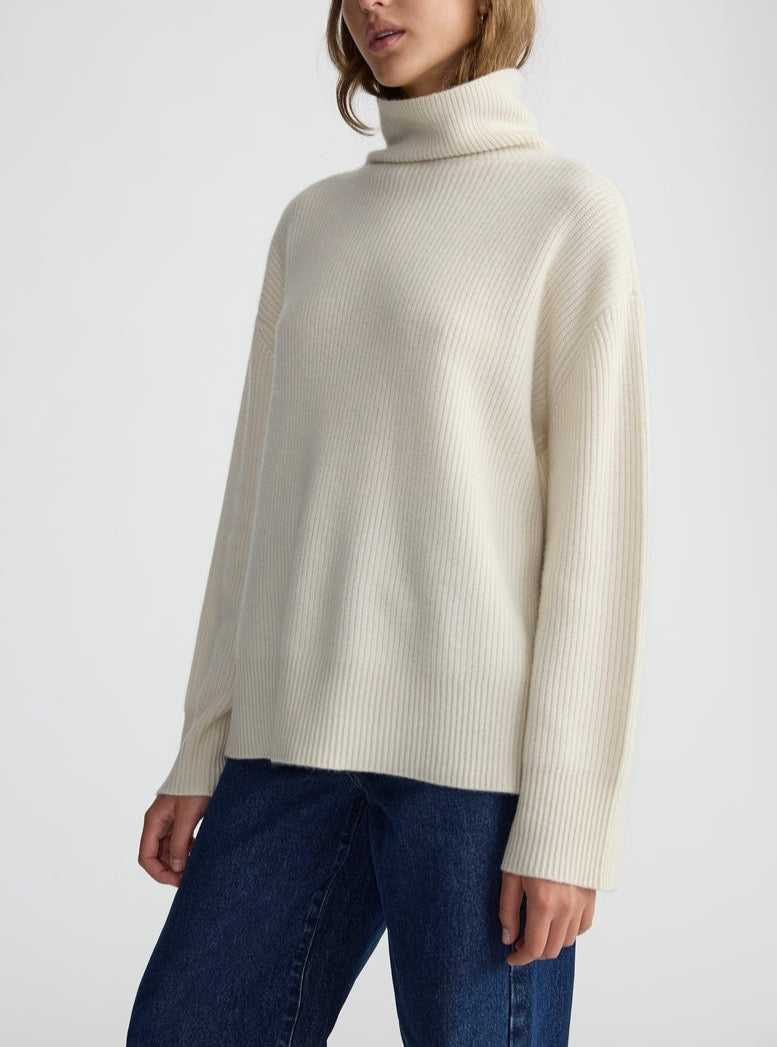 White oversized outlet turtleneck