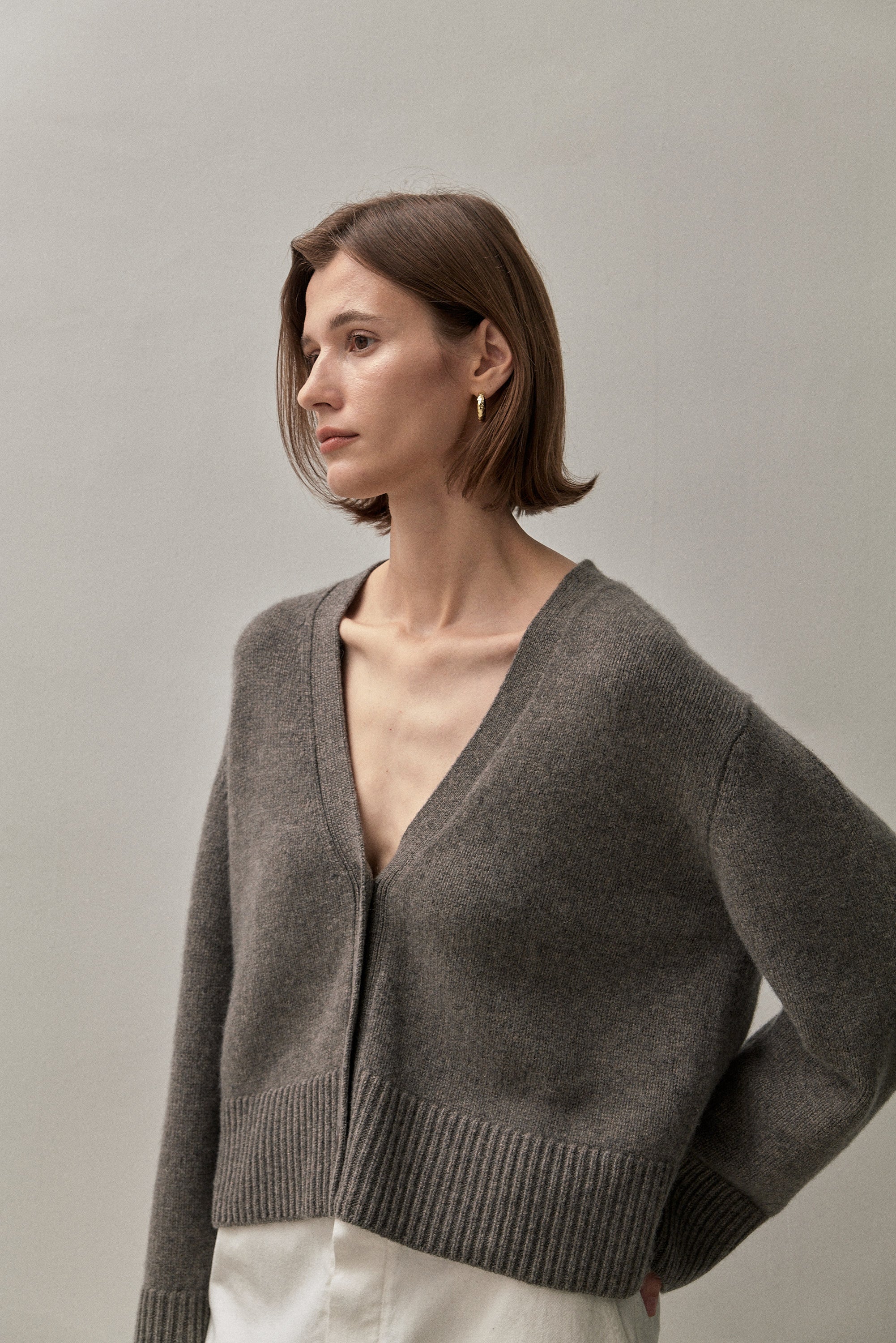 国内外の人気！ THE CURATED THE – CLASSIC CARDIGAN グレー THE ...