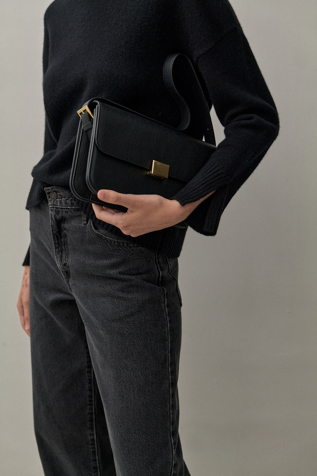 THE CLASSIC SHOULDER BAG - PEBBLE – THE CURATED